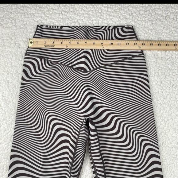 Vitality x Cosmopolitan Storm Print High Waist Leggings Black & White Large - Picture 7 of 7
